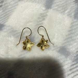 Gold plated hibiscus earrings 🌺🌺🌺